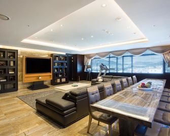 I Square Hotel - Gimhae