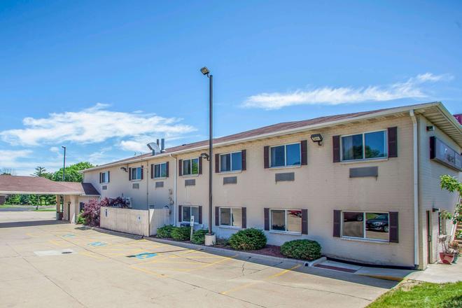 Comfort Suites Peoria I 74 67 1 1 9 Peoria Hotel Deals
