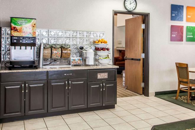 Comfort Suites Peoria I 74 67 1 1 9 Peoria Hotel Deals