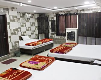 Hotel Shikhar Inn - Ujjain - Bedroom