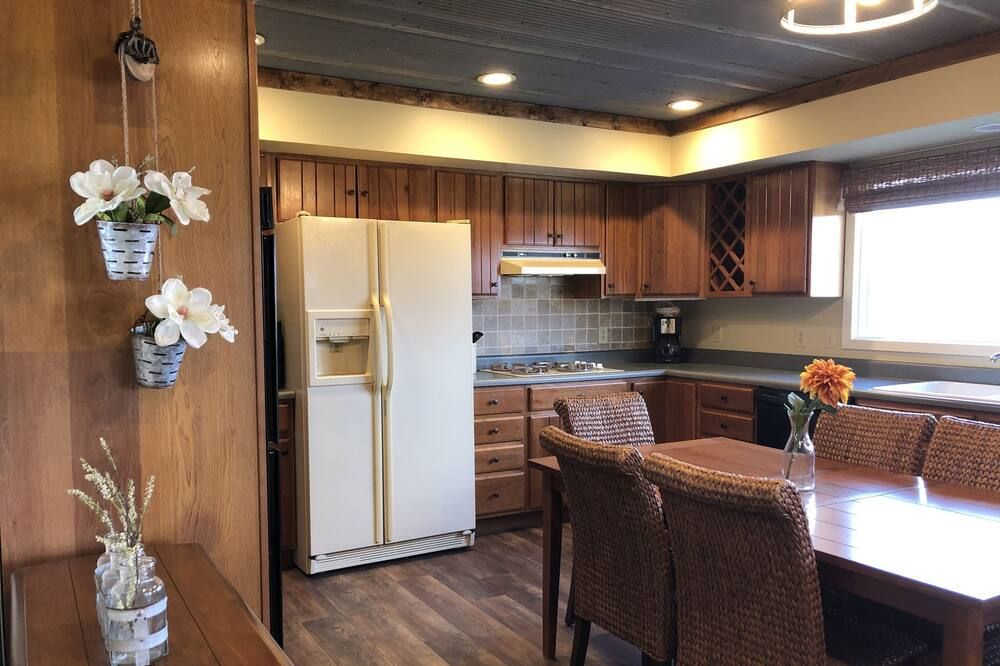 Serenity Heights - Peaceful Country Acres with beautiful view in every direction