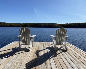 Luxurious Waterfront Cottage By Arrowhead Park, Huntsville - Kearney - Patio