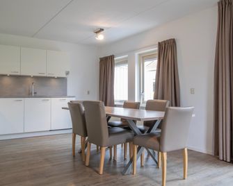 Restyled Bungalow With 2 Bathrooms, Near the Beach - Noordwelle