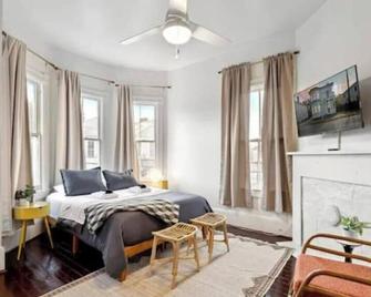 Boho Chic Victorian Home - Walk to Forsyth - Savannah