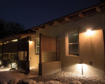 Private Rustic Casita 1.5 miles north of U of A and UMC - Tucson - Building