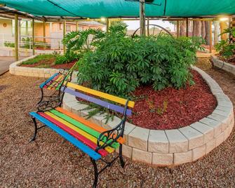 Big4 Shepparton Park Lane Holiday Park - Shepparton - Patio
