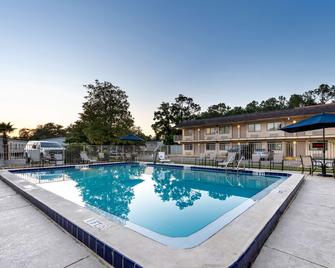 Americas Best Value Inn - Lake City - Lake City - Pool