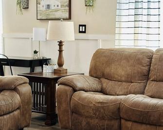 Cozy home in the heart of St Johns! - Saint Johns - Sala de estar