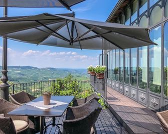 Hotel Villa Beccaris - Monforte d'Alba - Balcony