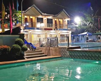 Eduardo's Resort - Calapán - Piscina