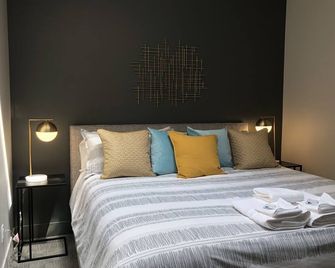 Charming 1-bedroom Verona Suite in Saugatuck, perfect for couples getaways. - Saugatuck - Schlafzimmer