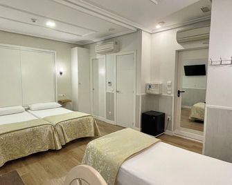 Hostal Madrid - Madrid - Habitación