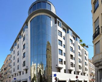 Goldstar Apartments & Suites - Nice - Building