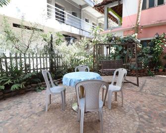 Mama Mids Home - Morjim - Patio