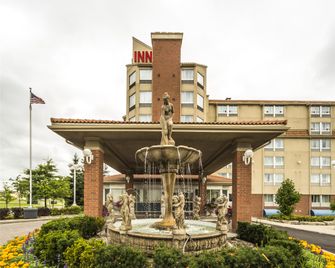 Monte Carlo Inn Vaughan Suites - Vaughan - Building