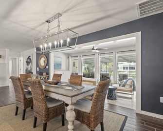 Remodeled Crystal River Waterfront Home with Heated Pool - Crystal River - Їдальня