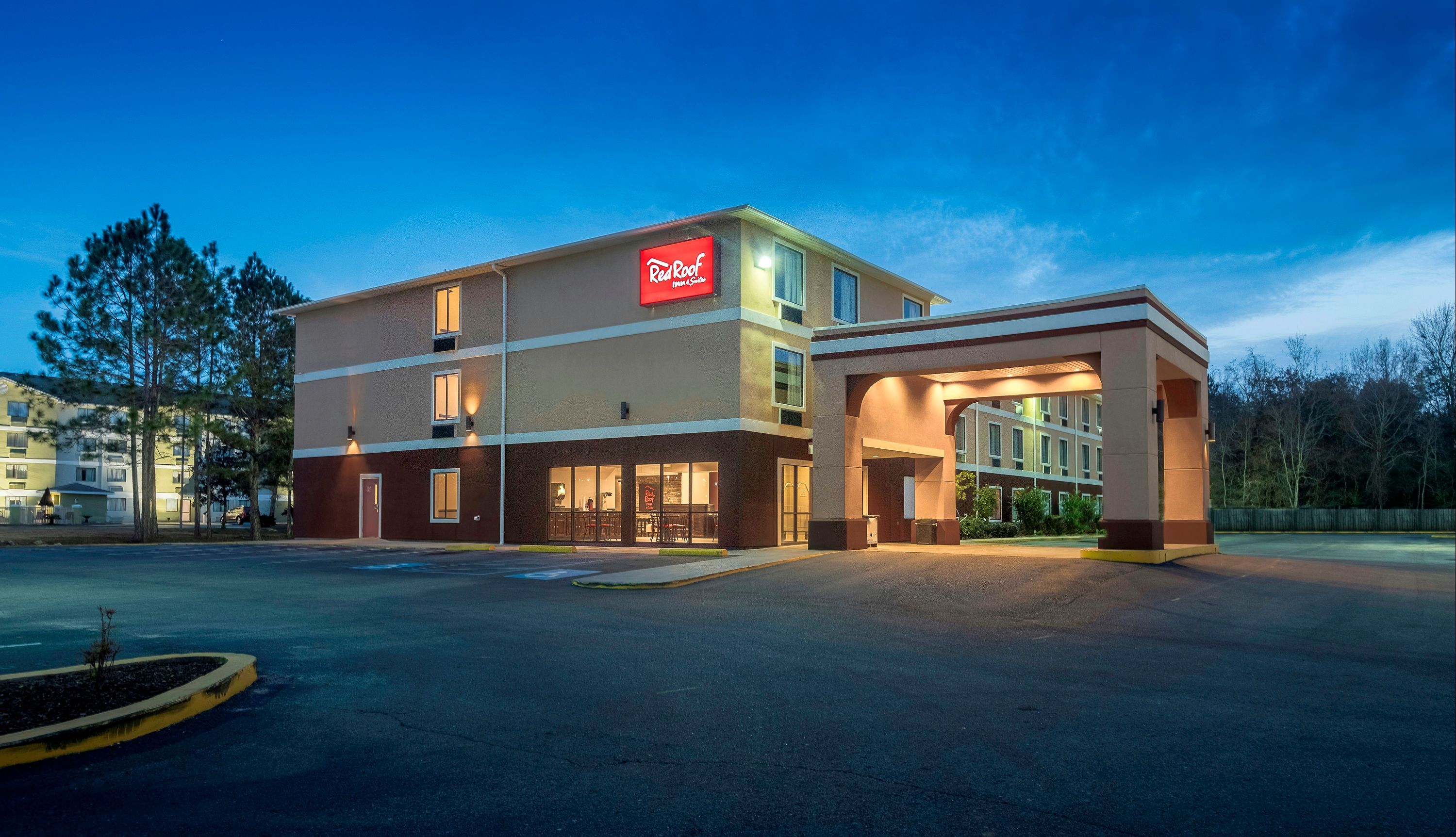 Red Roof Inn & Suites Biloxi - Ocean Springs - בילוקסי - בניין