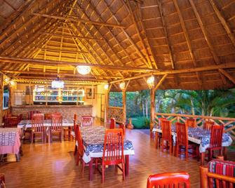 African Roots Guesthouse Entebbe - Entebbe - Restaurant