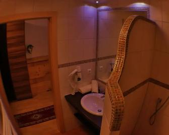 Gasthof zum Lowen - Aschau im Zillertal - Bathroom