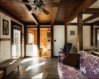 Cabin Sweet Cabin - Come Enjoy Our Cozy Cabin In The Woods #cabinlife! - Pine Mountain Club - Living room