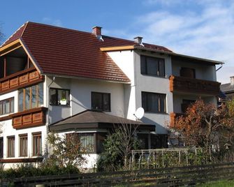 Doppelzimmer mit Du/wc - Villa Hansi - Seeboden - Edificio