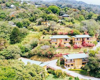 Ficus Sunset Suites - Monteverde - Building