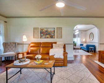 Cozy 2-bedroom house in the heart of Enid with all the amenities. - Enid - Stue