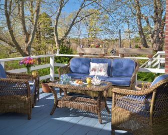 Old Manse Inn - Brewster - Patio