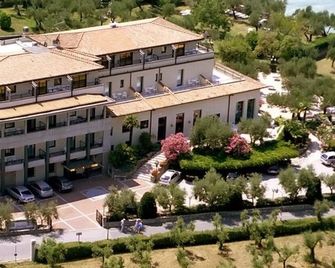 Hotel Ideal - Sirmione - Building