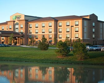 Holiday Inn Express & Suites Wichita Northeast By IHG - Wichita - Bangunan