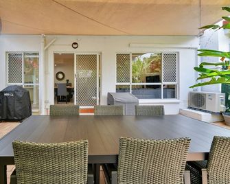 Tranquil 3-Bed Unit with Lush Garden Views - Taringa - Patio