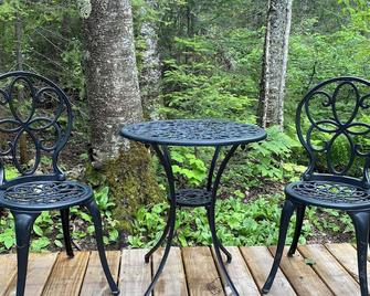 See Stars - Camp Fires - 5 mins from Grand Marais - Grand Marais - Innenhof
