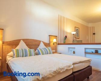 Kleinkunstbühne Zur Post beim John in Obing - Obing - Bedroom