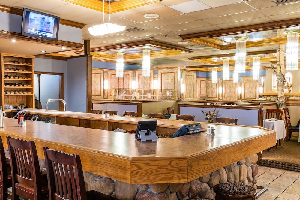 Ramada by Wyndham Thunder Bay Airlane Hotel - ת'אנדר ביי - בר