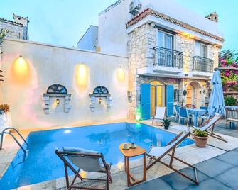 Alacati Asmali Konak Hotel - Alacati - Piscina