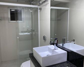 Central Apartment 1 Bedroom - Garage - Furnished - 250m Beach - Balneário Camboriú - Bathroom