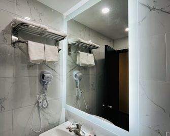 Hotel Key - Queens