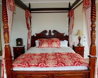Tudor Manor Bed & Breakfast - Paraparaumu Beach - Bedroom