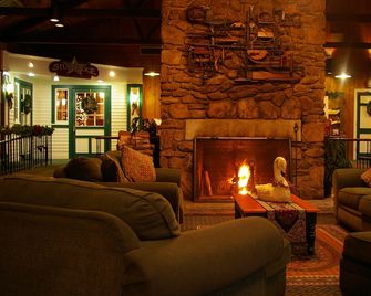 Sturbridge Host Hotel & Conference Center - Sturbridge - Лоббі