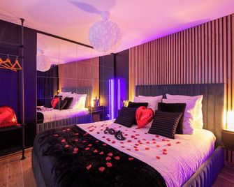 Love Room 91 avec Jacuzzi XXL - 15min Orly - 30 min Paris - Longjumeau - Chambre