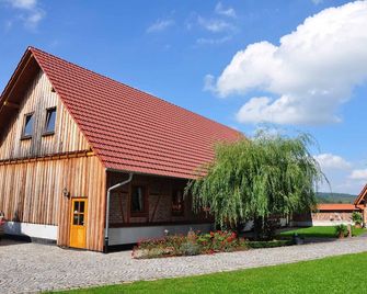 Landhotel Zur Pferdetränke - Rasdorf - Edificio