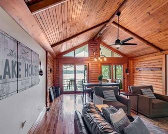 Lake Views-Dock-Fish-Jacuzzi-Boat Rental Service - Cadiz - Living room