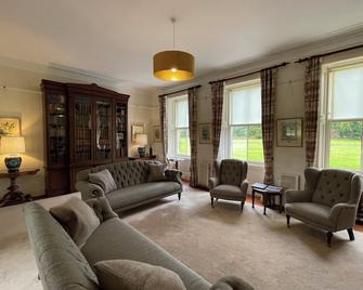 North Wing - Pitmedden Gardens - Ellon - Вітальня