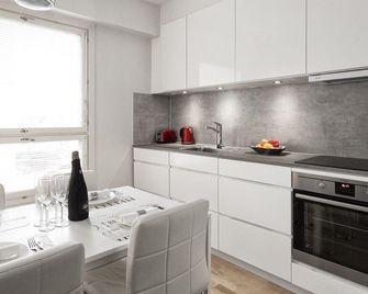 Seaside Downtown Apartment With Private - Helsinki - Kitchen