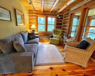 Wonderful Cabin in the Woods in West Glacier Near Glacier National Park Entrance - West Glacier - Sala de estar