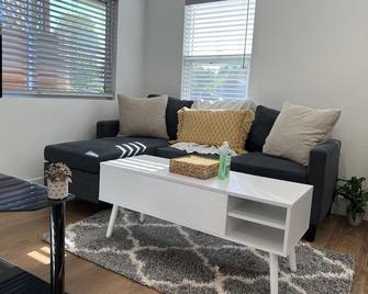 Beautiful Studio with Private entrance and Patio - San Jose - Wohnzimmer