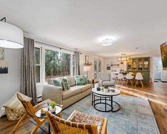 Cozy and Quiet Bailey's Harbor home: Close to Everything! - Baileys Harbor - Huiskamer