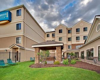 King Suite | Free Breakfast, Indoor Pool - Davenport - Building