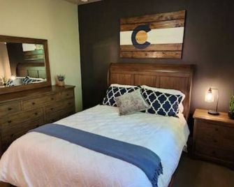 Mile High Game House - Denver - Bedroom
