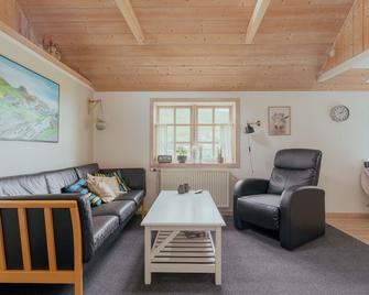 Calm & Cozy / Scenic Village / Nature - Sandavágur - Living room
